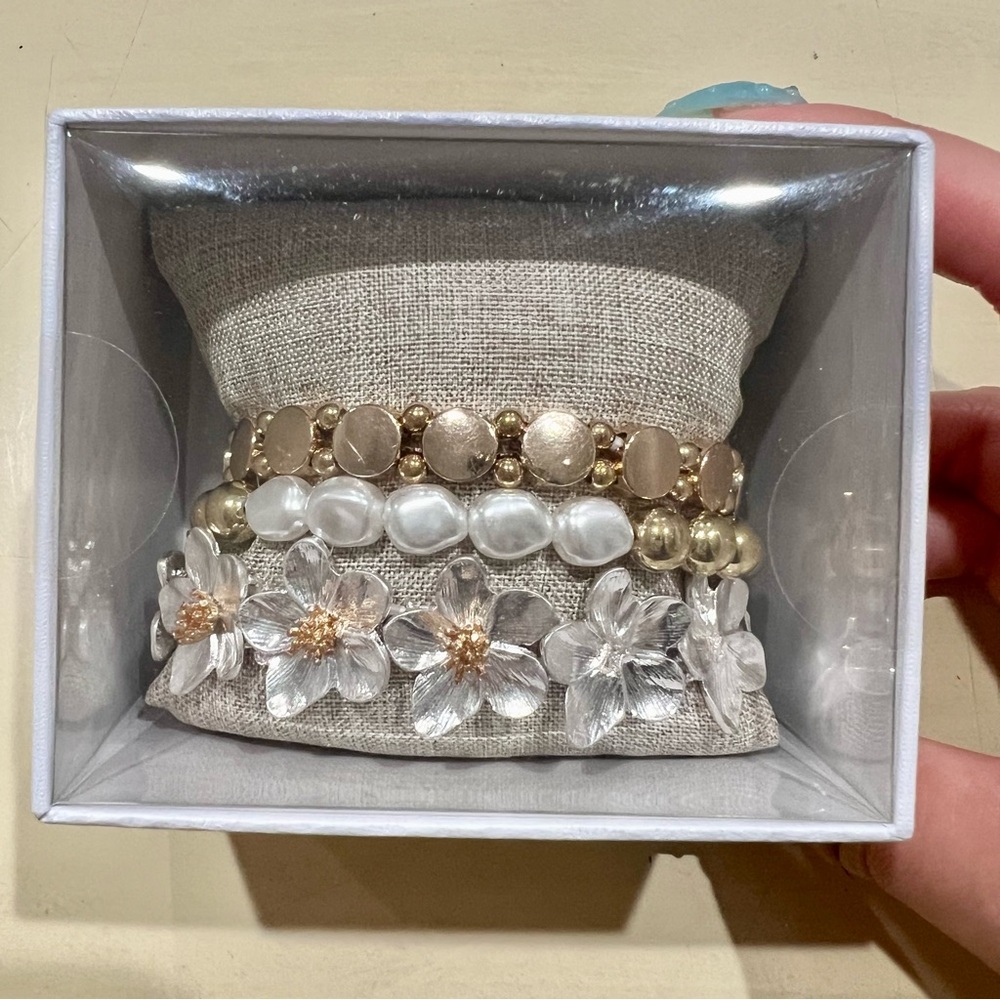 Nicole Miller bracelet set in box